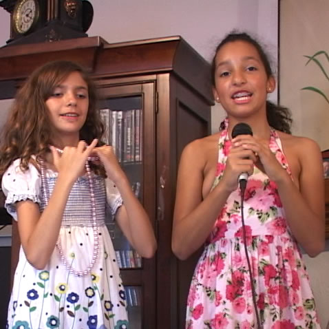 Jessica & Vivian Play